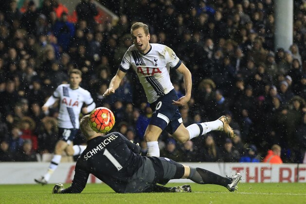 Tottenham Hotspur’s Harry Kane, right, lifts the ball over Leicester City’s goalkeeper Kasper Schmeichel but fails to score during their English Premier League soccer match between Tottenham Hotspur and Leicester City at the White Hart Lane stadium in London Wednesday, Jan. 13, 2016. (AP Photo/Alastair Grant)