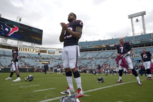Houston Texans running back Arian Foster (23), quarterback Brian Hoyer (7) and quarterback Ryan Mallett (15) stretch during warmups before an NFL football game against the Jacksonville Jaguars in Jacksonville, Fla., Sunday, Oct. 18, 2015. (AP Photo/Phelan M. Ebenhack)