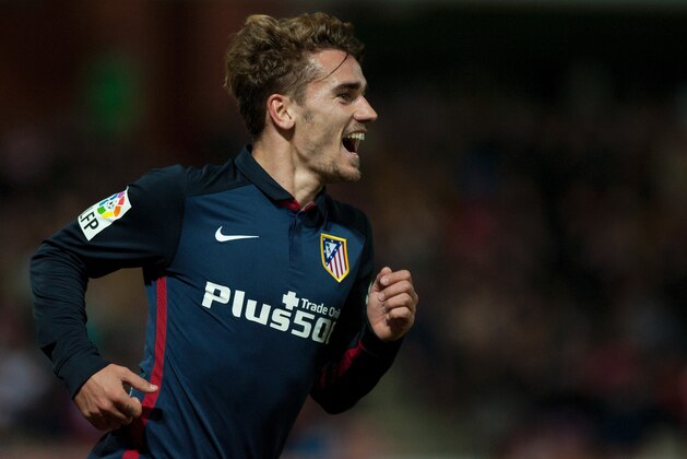 Atletico Madrid's French forward Antoine Griezmann celebrates a goal during the Spanish league football match Granada FC VS Club Atletico de Madrid at Nuevo Los Carmenes stadium in Granada on December 5, 2015.   AFP PHOTO / JORGE GUERRERO / AFP / Jorge Guerrero        (Photo credit should read JORGE GUERRERO/AFP/Getty Images)