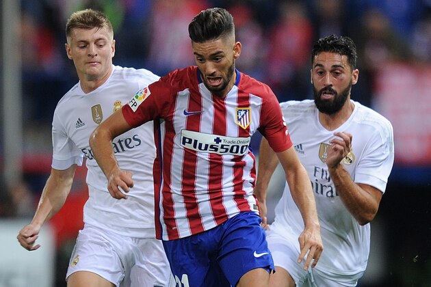MADRID, SPAIN - OCTOBER 04:  Yannick Carrasco of Club Atletico de Madrid outpaces 
 Toni Kroos and  Alvaro Arbeloa of Real Madrid during the La Liga match between Club Atletico de Madrid and Real Madrid at Vicente Calderon Stadium on October 4, 2015 in Madrid, Spain.  (Photo by Denis Doyle/Getty Images)