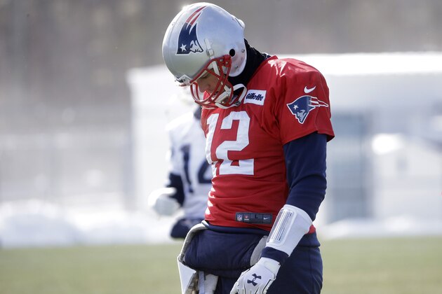 New England Patriots quarterback Tom Brady warms up on the field during an NFL football practice, Wednesday, Jan. 13, 2016, in Foxborough, Mass. The Patriots are to host the Kansas City Chiefs in an NFL divisional playoff game Jan. 16, 2016, in Foxborough. (AP Photo/Steven Senne)
