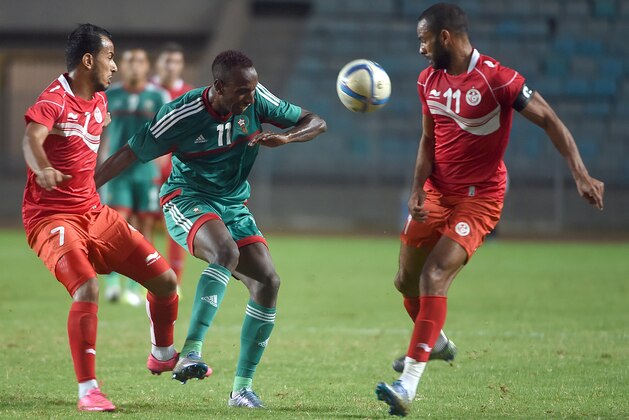 Morocco's striker Abdeladim Khadrouf (C) vies for the ball with Tunisian players Hamza Lahmar (L) and Saber Khalilfa (R) during an African Nations Championship (CHAN) qualifying match on October 25, 2015 in Rades. Both Tunisia and Morocco have already quallified for the 16-nation tournament, which Rwanda host in January and February. AFP PHOTO / FETHI BELAID        (Photo credit should read FETHI BELAID/AFP/Getty Images)