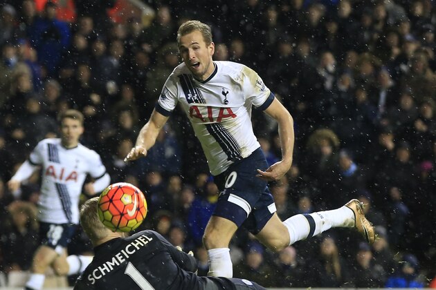 Tottenham Hotspur’s Harry Kane, right, lifts the ball over Leicester City’s goalkeeper Kasper Schmeichel but fails to score during their English Premier League soccer match between Tottenham Hotspur and Leicester City at the White Hart Lane stadium in London Wednesday, Jan. 13, 2016. (AP Photo/Alastair Grant)