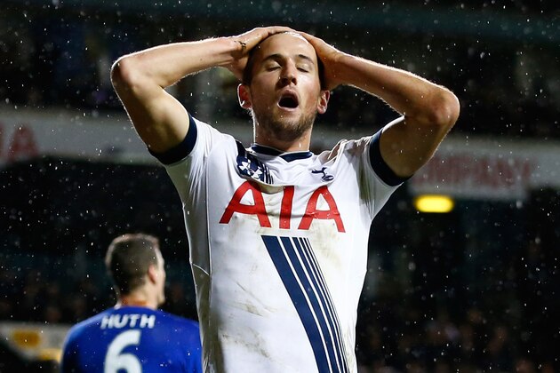 LONDON, ENGLAND - JANUARY 13: Harry Kane of Tottenham Hotspur reacts during the Barclays Premier League match between Tottenham Hotspur and Leicester City at White Hart Lane on January 13, 2016 in London, England.  (Photo by Clive Rose/Getty Images)
