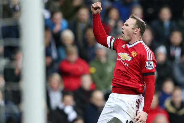 Manchester United's Wayne Rooney, left, celebrates his goal during the English Premier League soccer match between Newcastle United and Manchester United at St James' Park, Newcastle, England, Tuesday, Jan. 12, 2015. (AP Photo/Scott Heppell)
