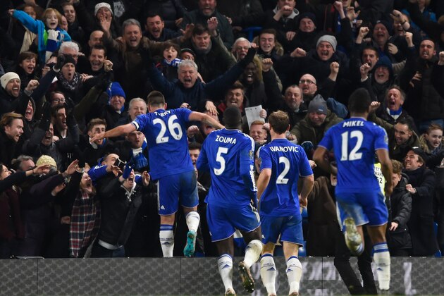 LONDON, ENGLAND - JANUARY 16:  John Terry(1st L) of Chelsea celebrates scoring his team's third goal during the Barclays Premier League match between Chelsea and Everton at Stamford Bridge on January 16, 2016 in London, England.  (Photo by Mike Hewitt/Getty Images)