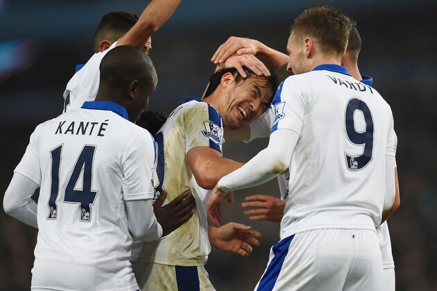 BIRMINGHAM, ENGLAND - JANUARY 16:  Shinji Okazaki (C) of Leicester City celebrates scoring his team's first goal with his team mates during the Barclays Premier League match between Aston Villa and Leicester City at Villa Park on January 16, 2016 in Birmingham, England.  (Photo by Laurence Griffiths/Getty Images)