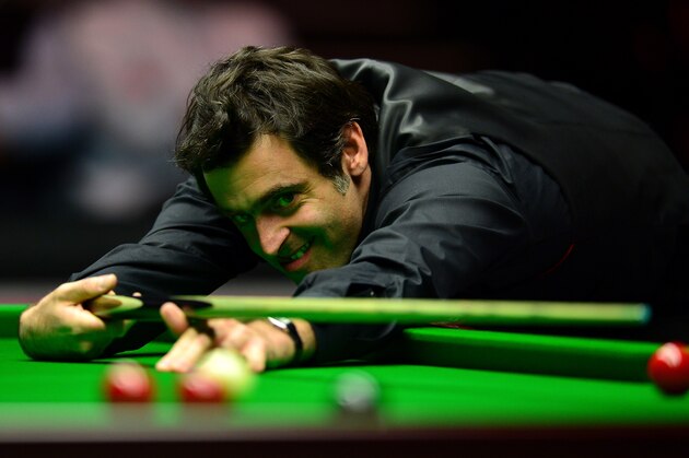 LONDON, ENGLAND - JANUARY 14:  Ronnie O'Sullivan of England reacts after missing a shot during his quarter final match against Mark Selby of England during day five of The Dafabet Masters at Alexandra Palace on January 14, 2016 in London, England.  (Photo by Dan Mullan/Getty Images)