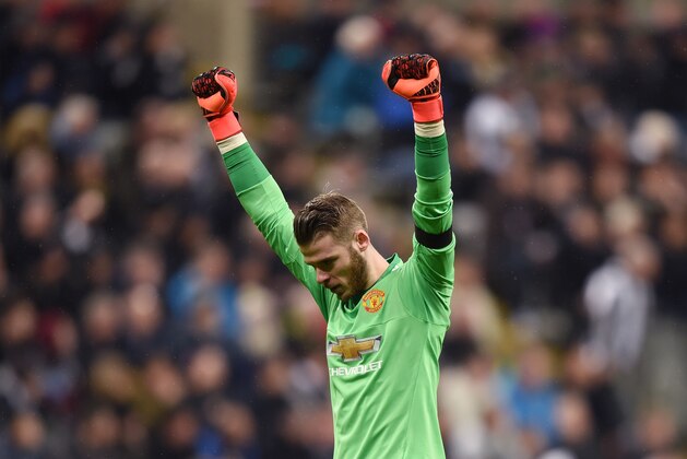 NEWCASTLE UPON TYNE, ENGLAND - JANUARY 12:  David De Gea of Manchester United celebrates as Jesse Lingard of Manchester United scores their second goal during the Barclays Premier League match between Newcastle United and Manchester United at St James' Park on January 12, 2016 at Newcastle upon Tyne, England.  (Photo by Michael Regan/Getty Images)