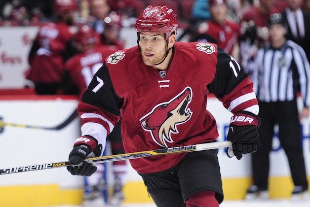 Oct 2, 2015; Glendale, AZ, USA; Arizona Coyotes right wing Steve Downie (17) defends during the second period against the San Jose Sharks at Gila River Arena. Mandatory Credit: Matt Kartozian-USA TODAY Sports
