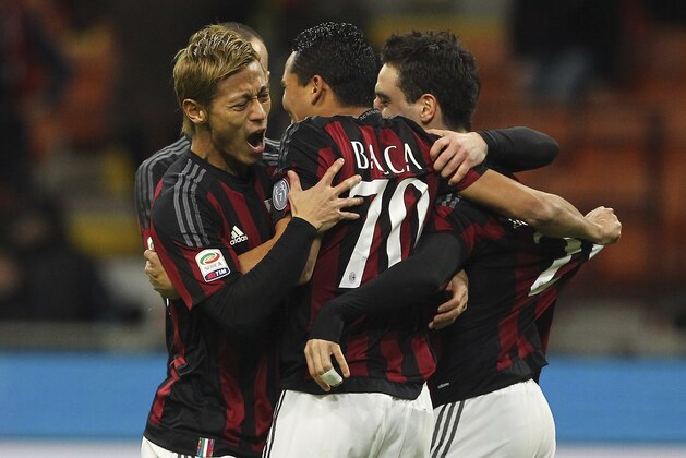 MILAN, ITALY - JANUARY 17:  Carlos Bacca (C) of AC Milan celebrates with his team-mates Keisuke Honda (L) and Giacomo Bonaventura (R) after scoring the opening goal during the Serie A match between AC Milan and ACF Fiorentina at Stadio Giuseppe Meazza on January 17, 2016 in Milan, Italy.  (Photo by Marco Luzzani/Getty Images)