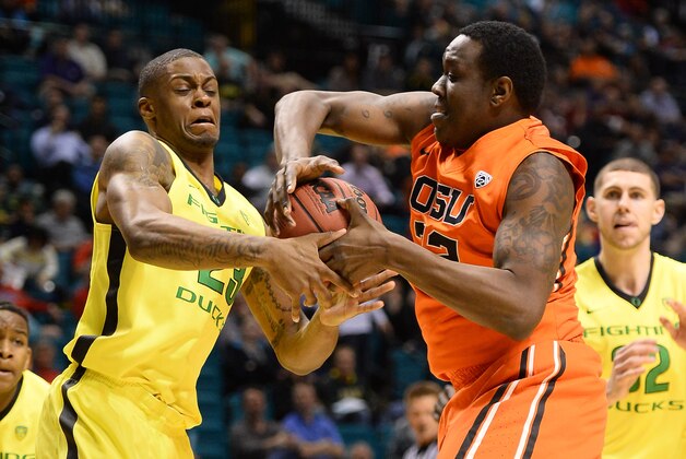 LAS VEGAS, NV - MARCH 12: Elgin Cook #23 of the Oregon Ducks ties up Jarmal Reid #32 of the Oregon State Beavers during a first-round game of the Pac-12 Basketball Tournament at the MGM Grand Garden Arena on March 12, 2014 in Las Vegas, Nevada. A jump ball was called on the play.  (Photo by Ethan Miller/Getty Images)
