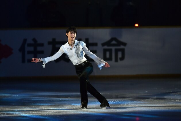MORIOKA, JAPAN - JANUARY 09:  Yuzuru Hanyu of Japan performs his routine  during the NHK Special Figure Skating Exhibition at the Morioka Ice Arena on January 9, 2016 in Morioka, Japan.  (Photo by Atsushi Tomura/Getty Images)
