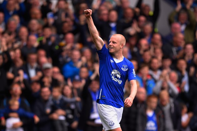 LIVERPOOL, ENGLAND - SEPTEMBER 12:  Steven Naismith of Everton celebrates scoring his hat trick goal during the Barclays Premier League match between Everton and Chelsea at Goodison Park on September 12, 2015 in Liverpool, United Kingdom.  (Photo by Stu Forster/Getty Images)