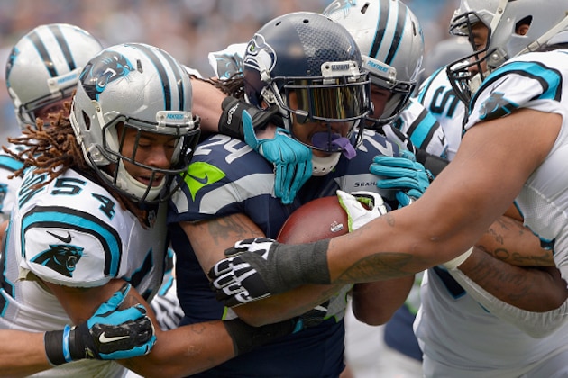 CHARLOTTE, NC - JANUARY 17:  Marshawn Lynch #24 of the Seattle Seahawks runs the ball against the Carolina Panthers in the 1st quarter during the NFC Divisional Playoff Game at Bank of America Stadium on January 17, 2016 in Charlotte, North Carolina.  (Photo by Grant Halverson/Getty Images)
