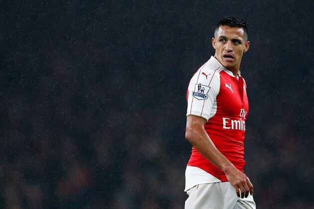 LONDON, ENGLAND - OCTOBER 24:  Alexis Sanchez of Arsenal looks on during the Barclays Premier League match between Arsenal and Everton at Emirates Stadium on October 24, 2015 in London, England.  (Photo by Dean Mouhtaropoulos/Getty Images)