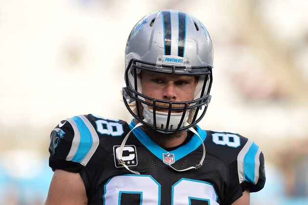 CHARLOTTE, NC - JANUARY 03:  Greg Olsen #88 of the Carolina Panthers against the Tampa Bay Buccaneers during their game at Bank of America Stadium on January 3, 2016 in Charlotte, North Carolina. The Panthers won 38-10 to clinch home field advantage for the playoffs.  (Photo by Grant Halverson/Getty Images)