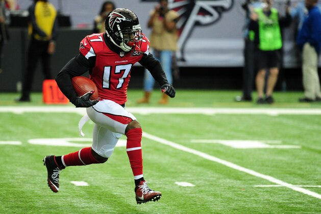 ATLANTA, GA - JANUARY 03:  Devin Hester #17 of the Atlanta Falcons returns a kick off during the first half against the New Orleans Saints at the Georgia Dome on January 3, 2016 in Atlanta, Georgia.  (Photo by Scott Cunningham/Getty Images)