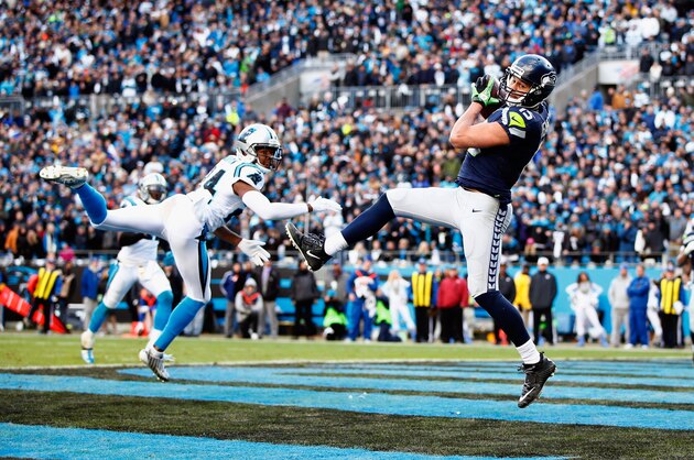 CHARLOTTE, NC - JANUARY 17:   Jermaine Kearse #15 of the Seattle Seahawks makes a touchdown catch behind  Josh Norman #24 of the Carolina Panthers in the 4th quarter during the NFC Divisional Playoff Game at Bank of America Stadium on January 17, 2016 in Charlotte, North Carolina.  (Photo by Jamie Squire/Getty Images)