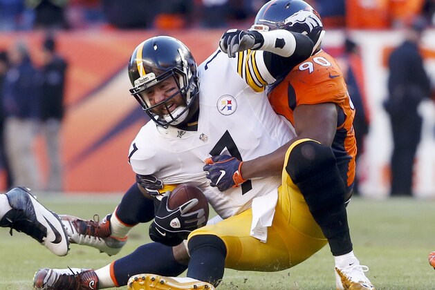 Denver Broncos defensive end Antonio Smith, right, sacks Pittsburgh Steelers quarterback Ben Roethlisberger during the first half in an NFL football divisional playoff game, Sunday, Jan. 17, 2016, in Denver. (AP Photo/David Zalubowski)