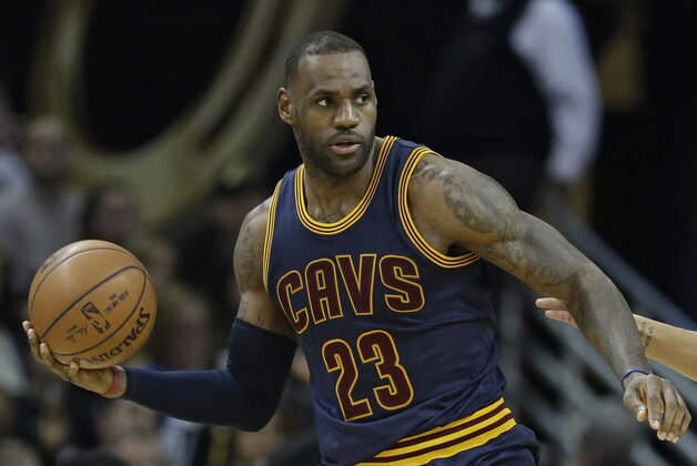 Cleveland Cavaliers' LeBron James, left,  drives past Golden State Warriors’ Stephen Curry in the second half of an NBA basketball game, Monday, Jan. 18, 2016, in Cleveland. The Warriors won 132-98. (AP Photo/Tony Dejak)