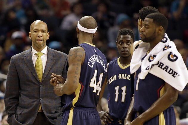 New Orleans Pelicans' head coach Monty Williams, left, huddles with his players during the second half of an NBA basketball game against the Charlotte Hornets in Charlotte, N.C., Wednesday, Jan. 7, 2015. The Hornets won 98-94.(AP Photo/Bob Leverone)
