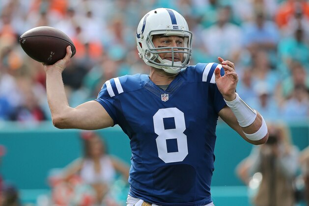 MIAMI GARDENS, FL - DECEMBER 27:  Matt Hasselbeck #8 of the Indianapolis Colts passes during a game against the Miami Dolphins at Sun Life Stadium on December 27, 2015 in Miami Gardens, Florida.  (Photo by Mike Ehrmann/Getty Images)