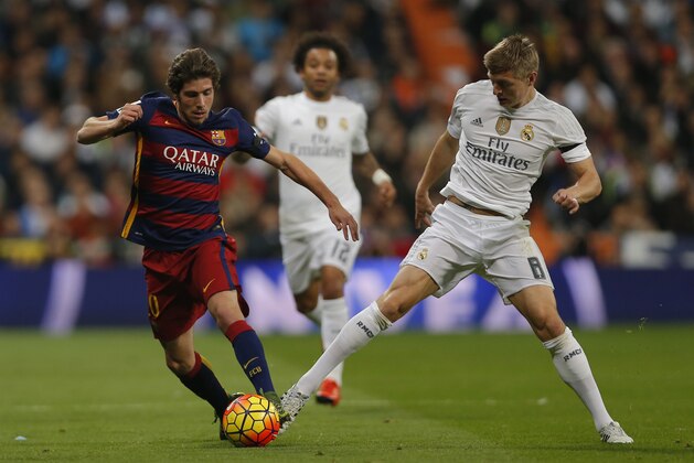 Real Madrid's Toni Kroos, right, duels for the ball with Barcelona's Sergi Roberto during the first clasico of the season between Real Madrid and Barcelona at the Santiago Bernabeu stadium in Madrid, Spain, Saturday, Nov. 21, 2015. (AP Photo/Daniel Ochoa de Olza) Real Madrid's Toni Kroos, right, duels for the ball with Barcelona's Sergi Roberto during the first clasico of the season between Real Madrid and Barcelona at the Santiago Bernabeu stadium in Madrid, Spain, Saturday, Nov. 21, 2015. (AP Photo/Daniel Ochoa de Olza)
