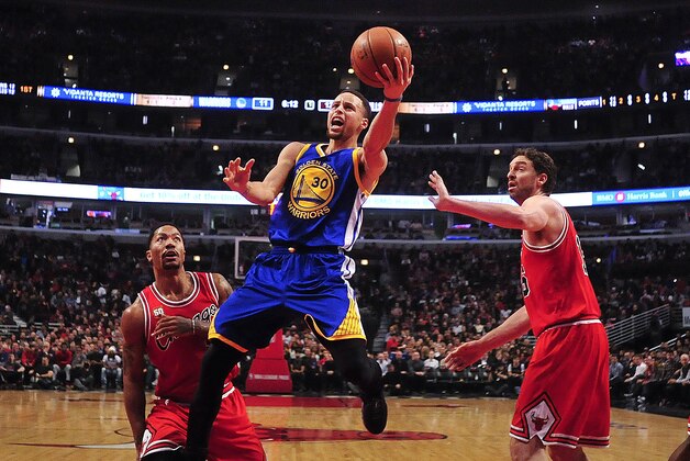 Jan 20, 2016; Chicago, IL, USA; Golden State Warriors guard Stephen Curry (left) goes to the basket as Chicago Bulls guard Derrick Rose (1) and center Pau Gasol (16) defend during the first half at the United Center. Mandatory Credit: David Banks-USA TODAY Sports