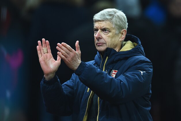STOKE ON TRENT, ENGLAND - JANUARY 17:  Arsene Wenger, manager of Arsenal applauds the fans after the Barclays Premier League match between Stoke City and Arsenal at Britannia Stadium on January 17, 2016 in Stoke on Trent, England.  (Photo by Laurence Griffiths/Getty Images)