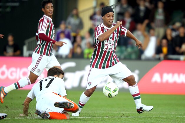 Striker Ronaldinho Gaucho of Brazilian club Fluminense, (R) evades midfielder Maksym Malyshev of the Ukraine club Shakhtar Doentsk, during their Florida Cup match at the ESPN Wide World of Sports Complex in Orlando, Florida on January 17, 2016.  / AFP / Gregg Newton        (Photo credit should read GREGG NEWTON/AFP/Getty Images)