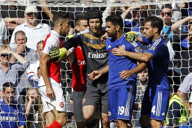 Arsenal's Brazilian defender Gabriel (L) and Chelsea's Brazilian-born Spanish striker Diego Costa (2nd R) are separated by Arsenal's Czech goalkeeper Petr Cech (C) as they clash during the English Premier League football match between Chelsea and Arsenal at Stamford Bridge in London on September 19, 2015. AFP PHOTO / IAN KINGTON   RESTRICTED TO EDITORIAL USE. No use with unauthorized audio, video, data, fixture lists, club/league logos or 'live' services. Online in-match use limited to 75 images, no video emulation. No use in betting, games or single club/league/player publications.        (Photo credit should read IAN KINGTON/AFP/Getty Images)