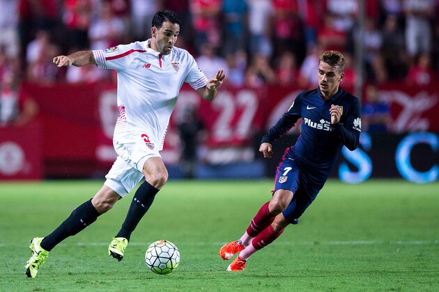 SEVILLE, SPAIN - AUGUST 30: Adil Rami (L) of Sevilla FC competes for the ball with Antoine Griezmann (R) of Atletico de Madrid during the La Liga match between Sevilla FC and Club Atletico de Madrid at Estadio Ramon Sanchez Pizjuan on August 30, 2015 in Seville, Spain.  (Photo by Gonzalo Arroyo Moreno/Getty Images)