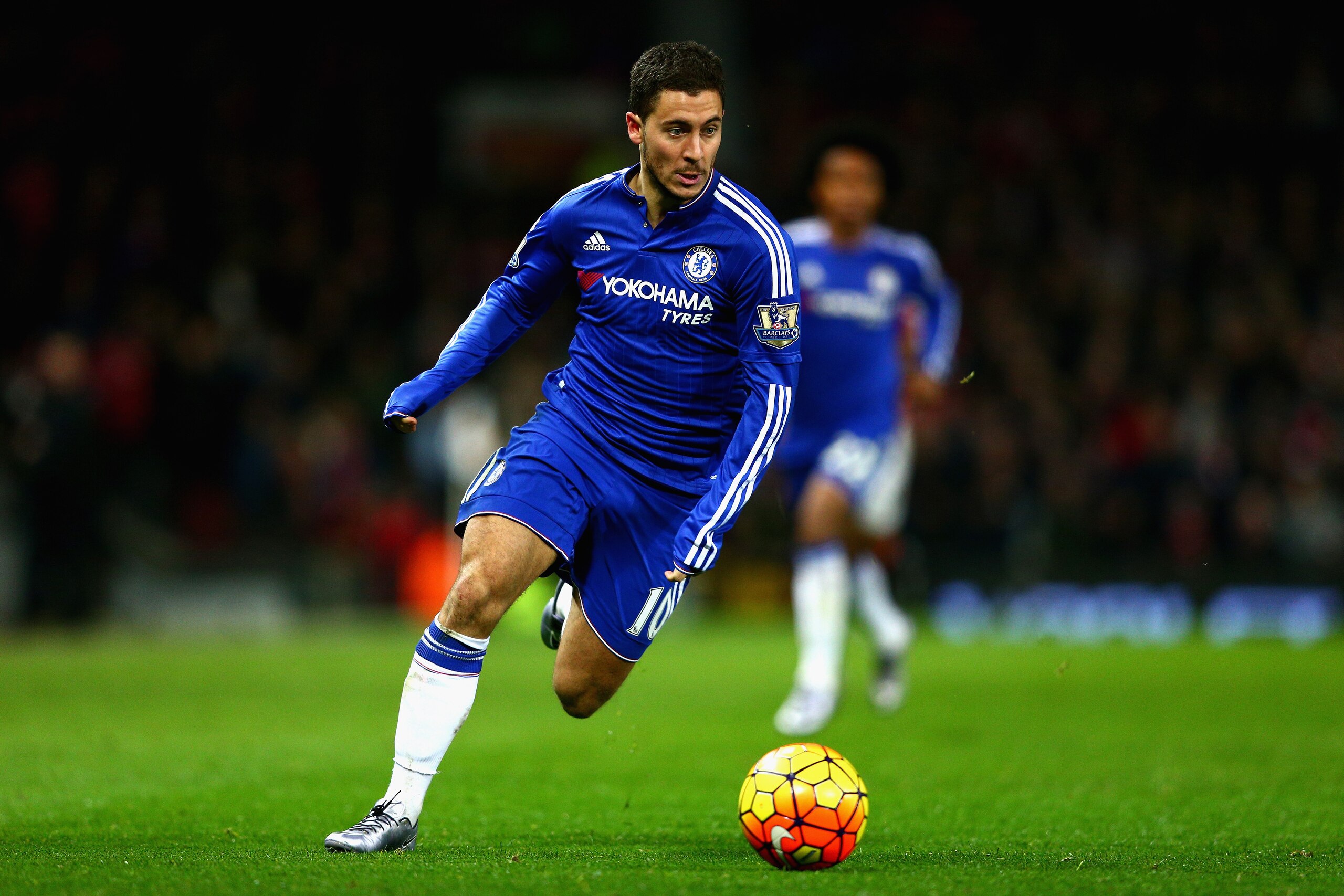 MANCHESTER, ENGLAND - DECEMBER 28:  Eden Hazard of Chelsea in action during the Barclays Premier League match between Manchester United and Chelsea at Old Trafford on December 28, 2015 in Manchester, England.  (Photo by Clive Mason/Getty Images)