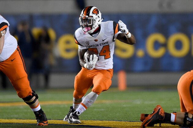 BERKELEY, CA - NOVEMBER 14:  Storm Woods #24 of the Oregon State Beavers rushes with the ball against the California Golden Bears in the first quarter of the NCAA football game at California Memorial Stadium on November 14, 2015 in Berkeley, California.  (Photo by Thearon W. Henderson/Getty Images)