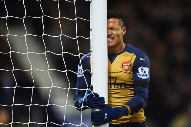 WEST BROMWICH, ENGLAND - NOVEMBER 21:  Alexis Sanchez of Arsenal reacts after missing a chance during the Barclays Premier League match between West Bromich Albion and Arsenal at The Hawthorns on November 21, 2015 in West Bromwich, England.  (Photo by Shaun Botterill/Getty Images)