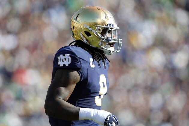 Notre Dame linebacker Jaylon Smith (9) waits at the line against Navy during the first half of an NCAA college football game, Saturday, Oct. 10, 2015, in South Bend, Ind. (AP Photo/Jeff Haynes)