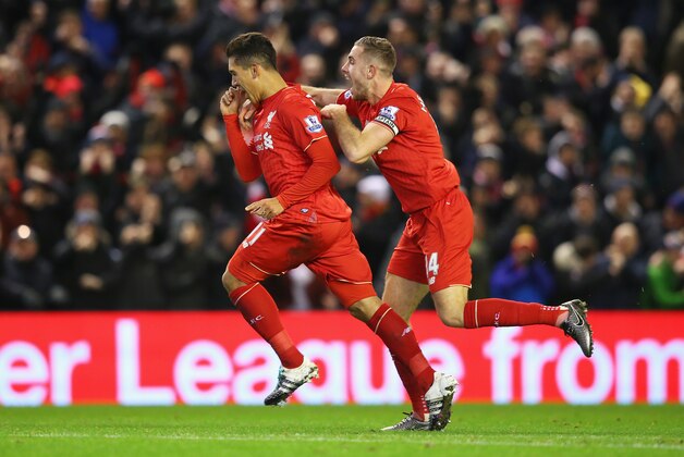 LIVERPOOL, ENGLAND - JANUARY 13:  Roberto Firmino (L) of Liverpool celebrates scoring his team's second goal with his team mate Jordan Henderson (R)  during the Barclays Premier League match between Liverpool and Arsenal at Anfield on January 13, 2016 in Liverpool, England.  (Photo by Alex Livesey/Getty Images)
