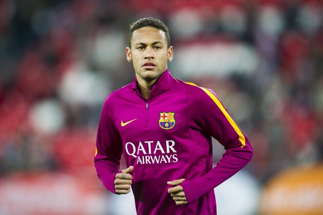 BILBAO, SPAIN - JANUARY 20: Neymar of FC Barcelola looks on prior to the start the Copa del Rey Quarter Final First Leg match between Athletic Club and FC Barcelola at San Mames Stadium on January 20, 2016 in Bilbao, Spain.  (Photo by Juan Manuel Serrano Arce/Getty Images)