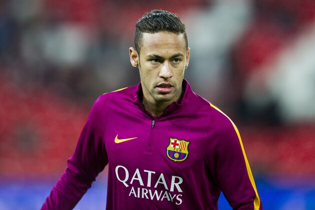 BILBAO, SPAIN - JANUARY 20:  Neymar of FC Barcelola reacts on prior to the start the Copa del Rey Quarter Final First Leg match between Athletic Club and FC Barcelola at San Mames Stadium on January 20, 2016 in Bilbao, Spain.  (Photo by Juan Manuel Serrano Arce/Getty Images)