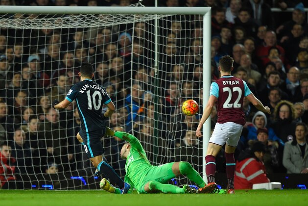 LONDON, ENGLAND - JANUARY 23:  Sergio Aguero of Manchester City beats goalkeeper Adrian of West Ham United to score their second goal during the Barclays Premier League match between West Ham United and Manchester City at the Boleyn Ground on January 23, 2016 in London, England.  (Photo by Mike Hewitt/Getty Images)