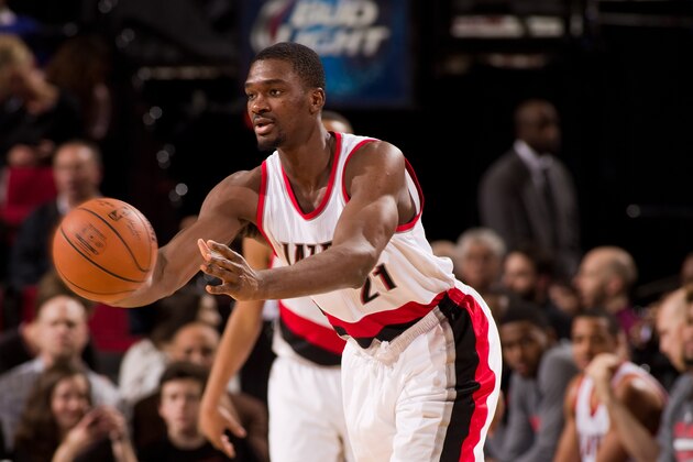 PORTLAND, OR - JANUARY 13:  Noah Vonleh #21 of the Portland Trail Blazers passes the ball against the Utah Jazz on January 13, 2016 at the Moda Center Arena in Portland, Oregon. NOTE TO USER: User expressly acknowledges and agrees that, by downloading and or using this photograph, user is consenting to the terms and conditions of the Getty Images License Agreement. Mandatory Copyright Notice: Copyright 2016 NBAE (Photo by Cameron Browne/NBAE via Getty Images)
