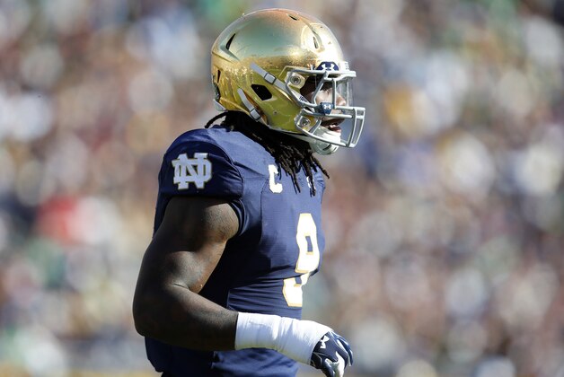 Notre Dame linebacker Jaylon Smith (9) waits at the line against Navy during the first half of an NCAA college football game, Saturday, Oct. 10, 2015, in South Bend, Ind. (AP Photo/Jeff Haynes)