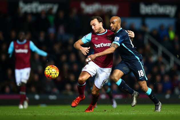 LONDON, ENGLAND - JANUARY 23:  Mark Noble of West Ham United tussles with Fabian Delph of Manchester City during the Barclays Premier League match between West Ham United and Manchester City at the Boleyn Ground on January 23, 2016 in London, England.  (Photo by Paul Gilham/Getty Images)