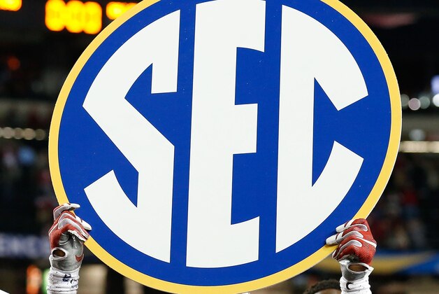 ATLANTA, GA - DECEMBER 05:  Running back Derrick Henry #2 of the Alabama Crimson Tide celebrates the SEC Championship game against the Florida Gators at Georgia Dome on December 5, 2015 in Atlanta, Georgia.  (Photo by Mike Zarrilli/Getty Images)