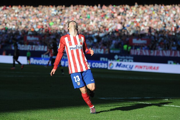 MADRID, SPAIN - JANUARY 24:  Luciano Vietto of Club Atletico de Madrid reacts after missing a chance to score a goal during the La Liga match between Club Atletico de Madrid and Sevilla FC at Vicente Calderon Stadium on January 24, 2016 in Madrid, Spain.  (Photo by Denis Doyle/Getty Images)