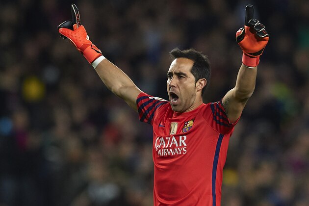 BARCELONA, SPAIN - DECEMBER 30:  Claudio Bravo of Barcelona celebrates during the La Liga match between FC Barcelona and Real Betis Balompie at Camp Nou on December 30, 2015 in Barcelona, Spain.  (Photo by Manuel Queimadelos Alonso/Getty Images)