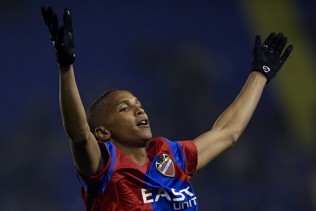 VALENCIA, SPAIN - JANUARY 25:  Deyverson of Levante celebrates scoring his team's second goal during the La Liga match between Levante UD and UD Las Palmas at Ciutat de Valencia Stadium on January 25, 2016 in Valencia, Spain.  (Photo by Manuel Queimadelos Alonso/Getty Images)