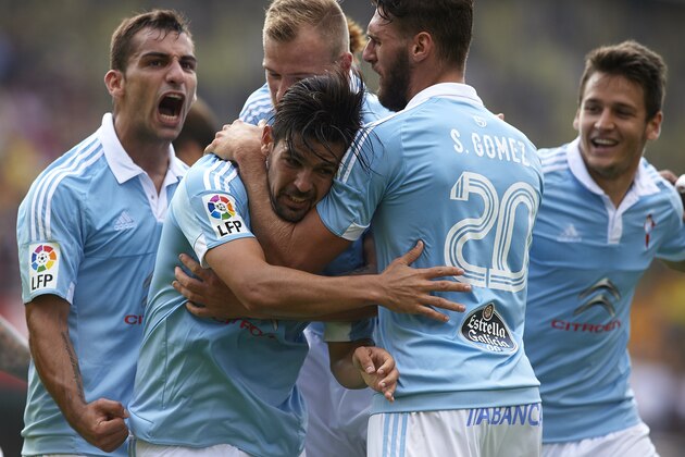 VILLARREAL, SPAIN - OCTOBER 18:  Nolito of Celta celebrates scoring his team's second goal with his teammates Sergi Gomez, John Guidetti and Jonathan Castro (L) during the La Liga match between Villarreal CF and RC Celta de Vigo at El Madrigal Stadium on October 18, 2015 in Villarreal, Spain.  (Photo by Manuel Queimadelos Alonso/Getty Images)