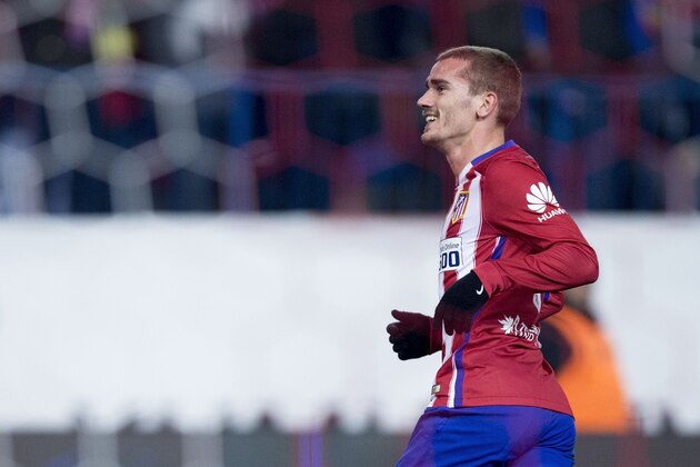 MADRID, SPAIN - JANUARY 14:  Antoine Griezmann of Atletico de Madrid celebrates scoring their third goal during the Copa del Rey Round of 16 second leg match between Club Atletico Madrid and Rayo Vallecano de Madrid at Vicente Claderon stadium on January 14, 2016 in Madrid, Spain.  (Photo by Gonzalo Arroyo Moreno/Getty Images)